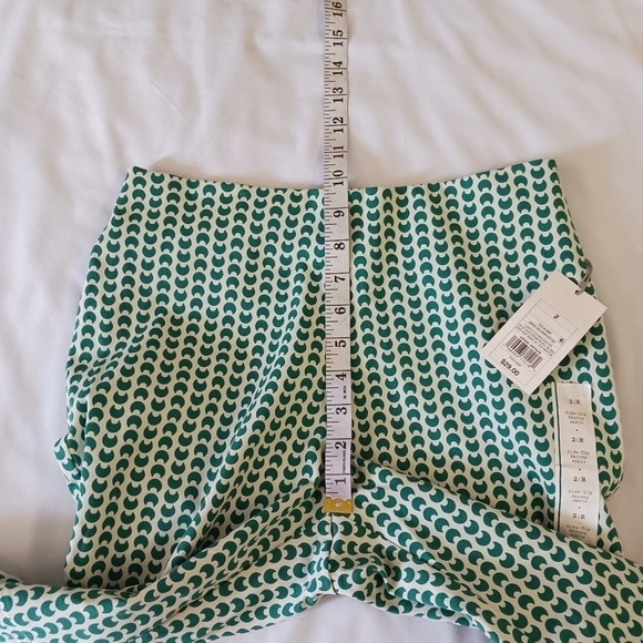a new day Green and White Patterned Cropped Pants - Picture 11 of 12